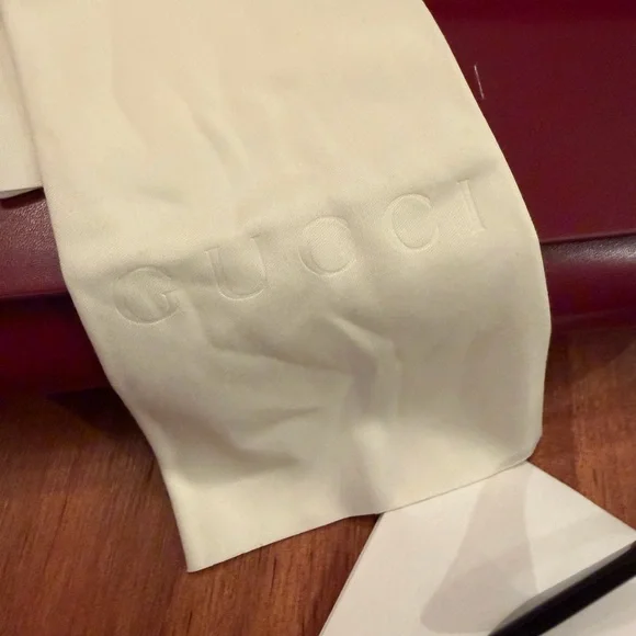 Gucci Black and Gold cat eye Sunglasses - Picture 12 of 12